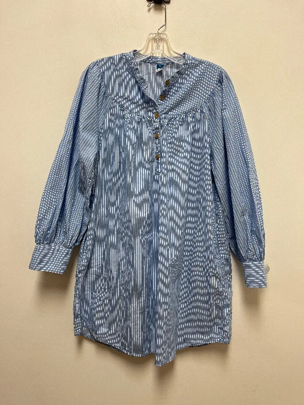 Blue & White Dress Casual Short Old Navy, Size S