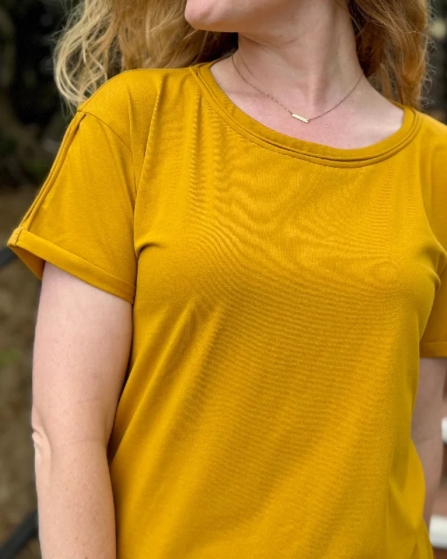 LEISURE tee in Mustard