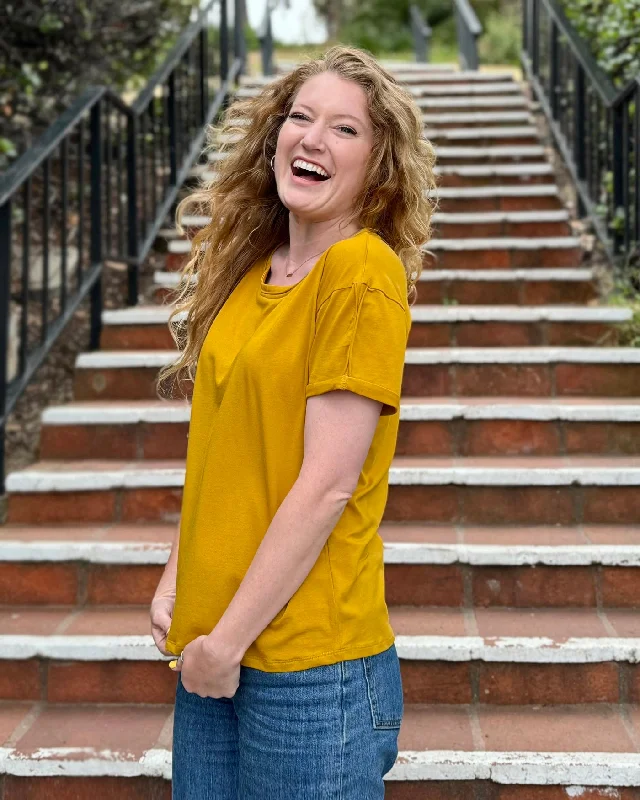 LEISURE tee in Mustard