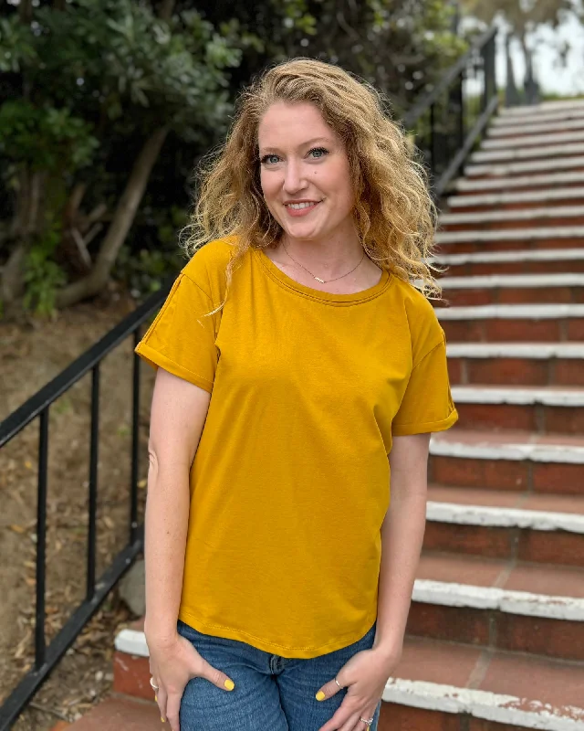 LEISURE tee in Mustard