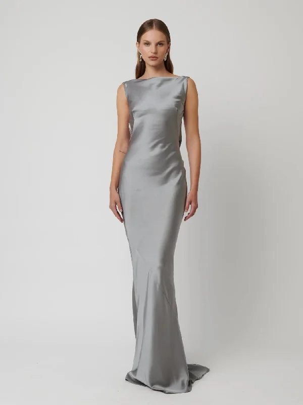 Hire EFFIE KATS Karolina Gown in Platinum